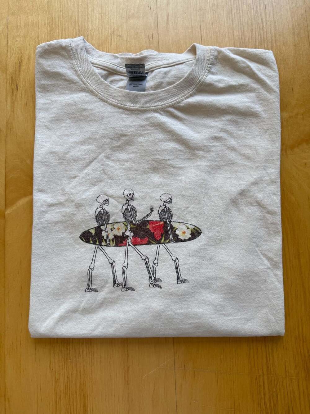 Gildan Skeleton Surfing Graphic T-Shirt Size 2XL White Cotton